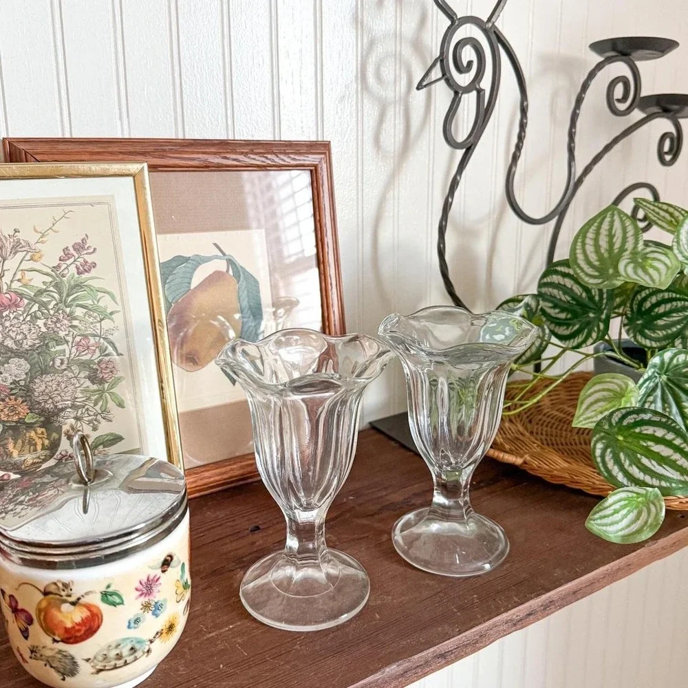 Set of 2 Vintage Tulip Glasses